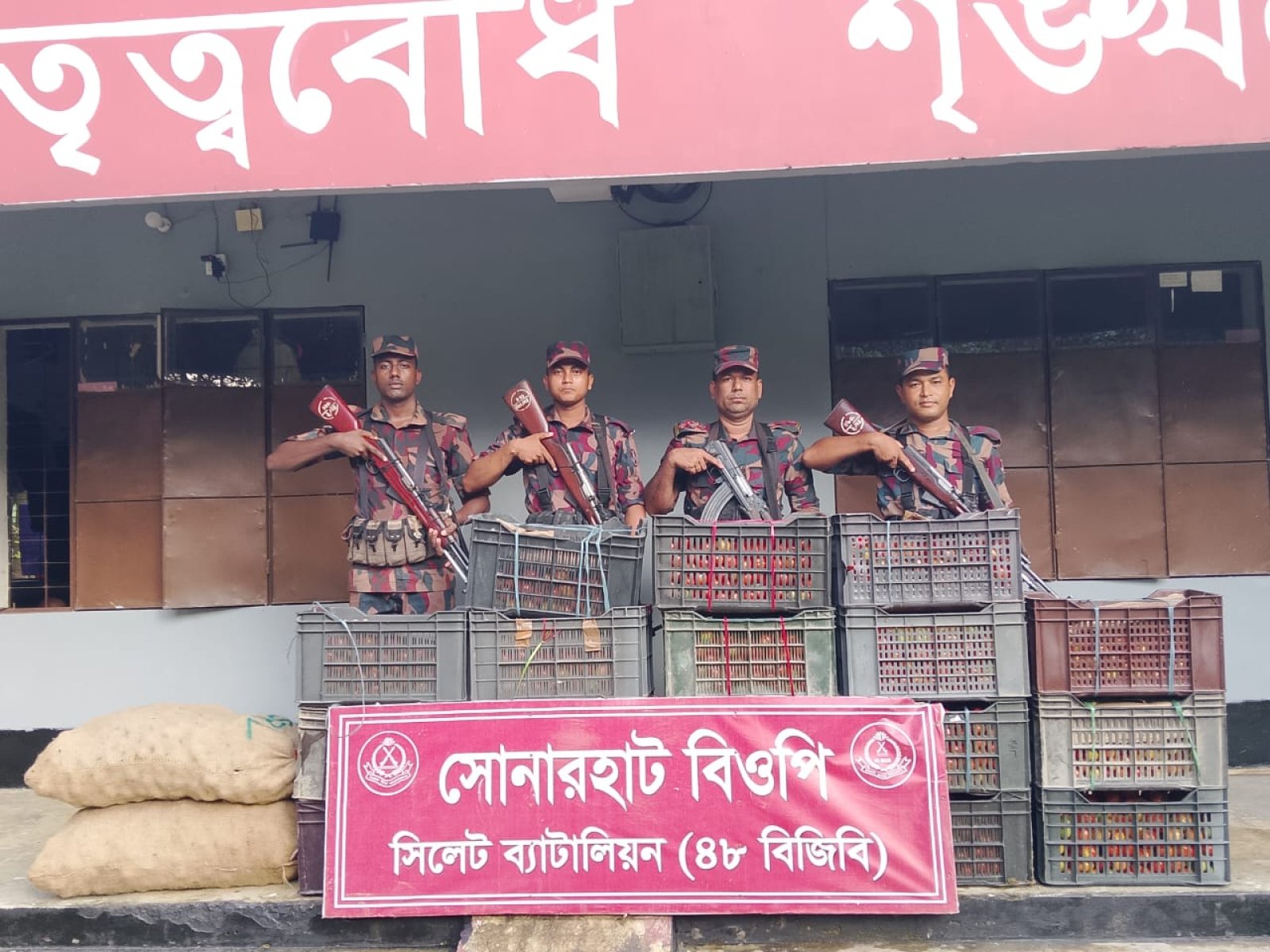 সিলেট সীমান্তে ১৮ লাখ টাকার চোরাচালানি পণ্য আটক করেছে ৪৮ বিজিবি