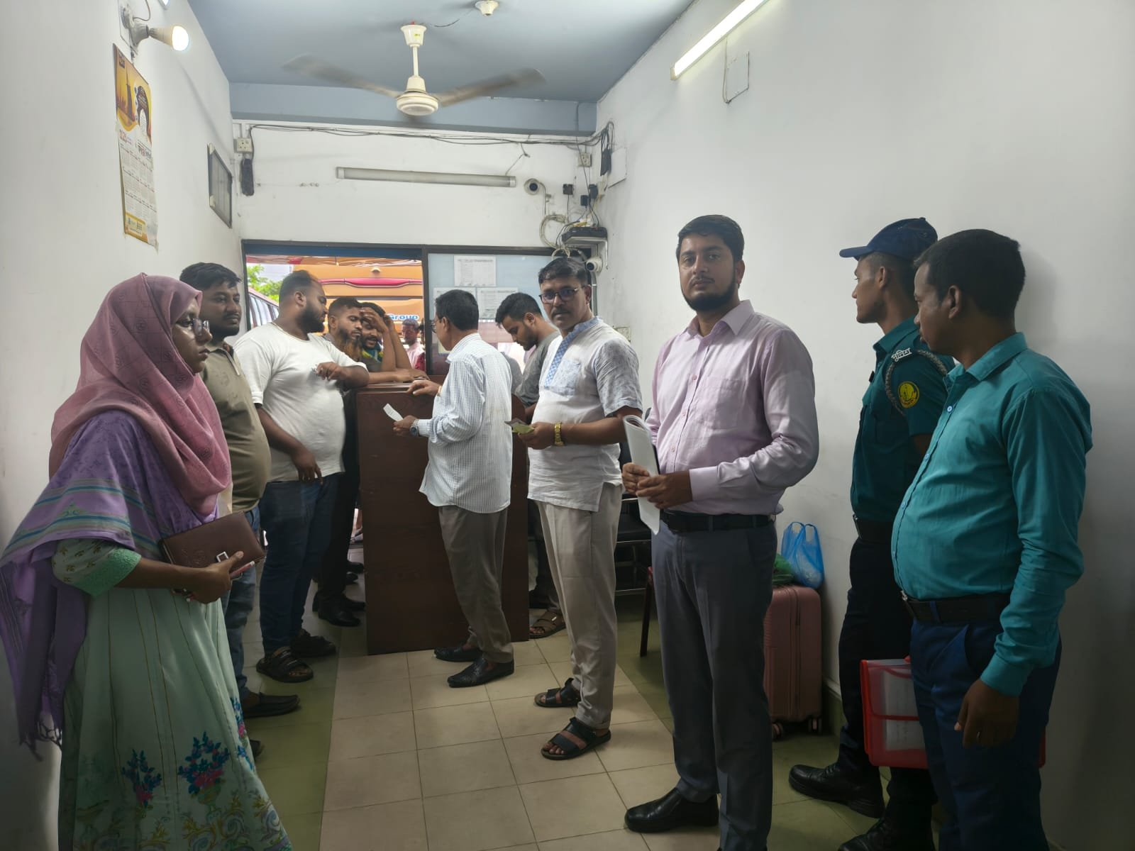 কানাইঘাটে মেয়াদোত্তীর্ণ ওষুধের বিরুদ্ধে মোবাইল কোর্ট, জরিমানা ২৫ হাজার টাকা