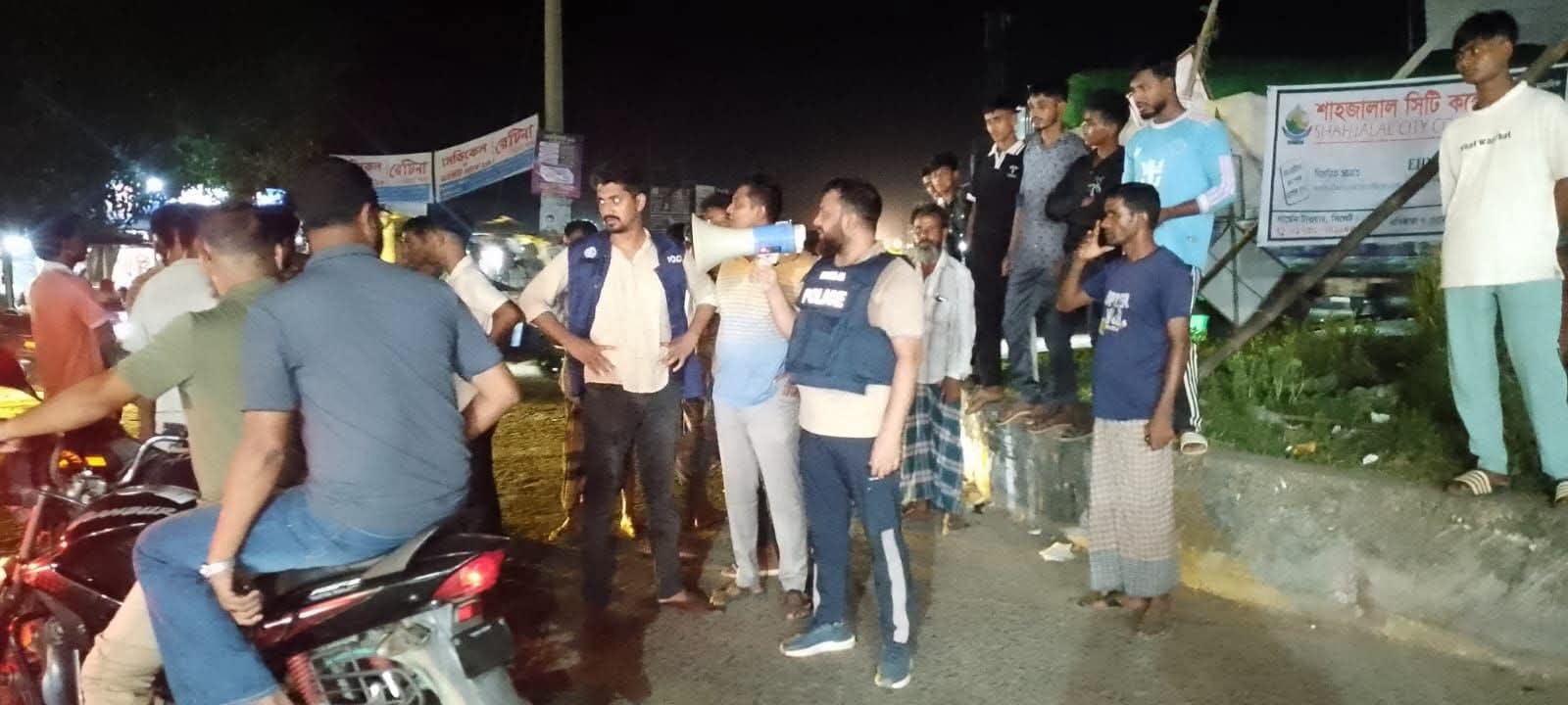 নিয়মিত গ্যাস না পাওয়ার অভিযোগে সিলেট-সুনামগঞ্জ সড়ক অবরোধ