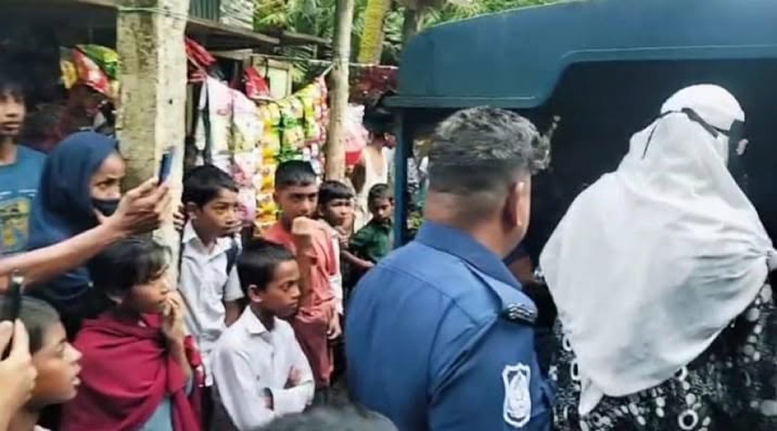 কানাইঘাটে ভারতে পাচারের চেষ্টায় ৮ রোহিঙ্গাসহ ৪ দালাল আটক