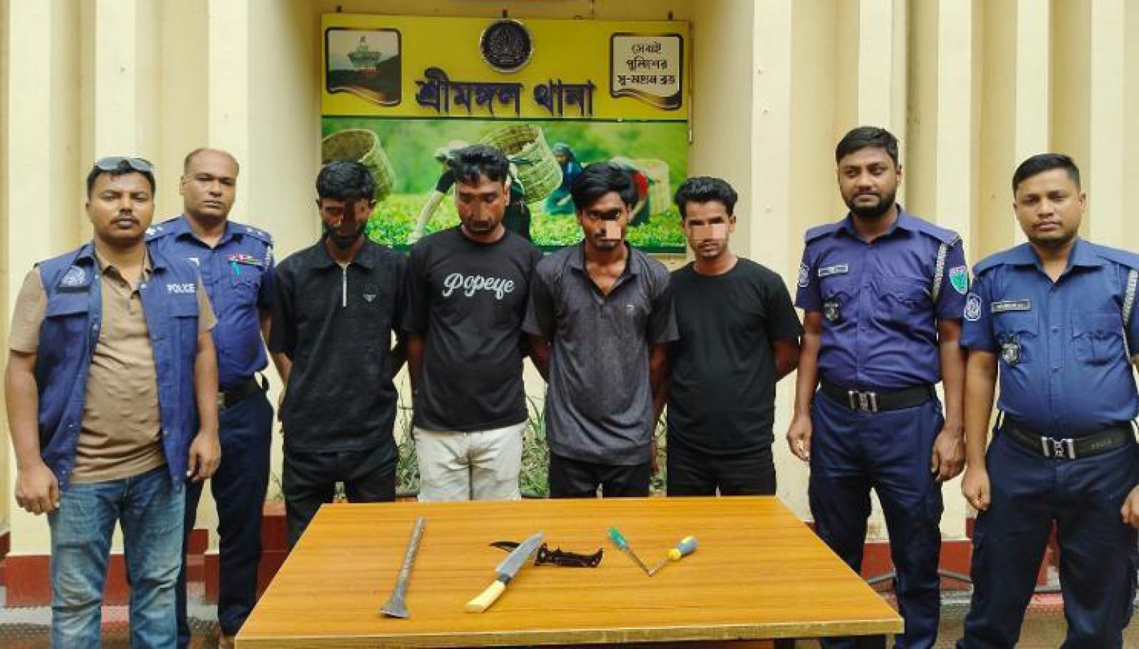 শ্রীমঙ্গলে ডাকাতির প্রস্তুতিকালে অস্ত্রসহ ৪ জন গ্রেপ্তার