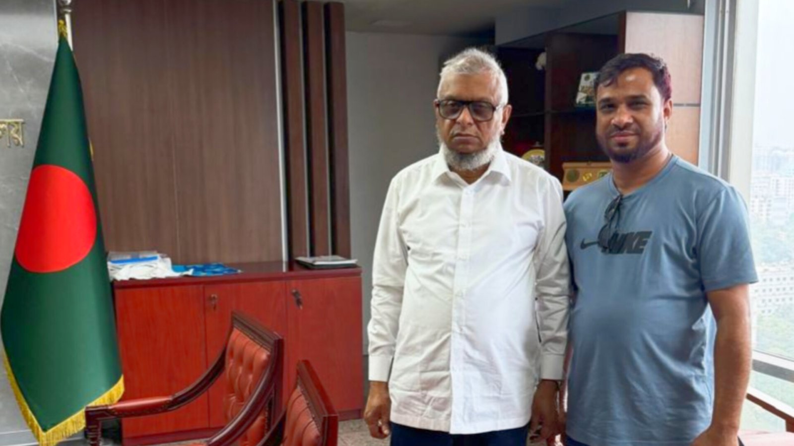 জৈন্তাপুর পৌরসভা বাস্তবায়ন ও উন্নয়ন নিয়ে মন্ত্রীর সঙ্গে যুবদলনেতা আবুল হাসিমের সাক্ষাৎ