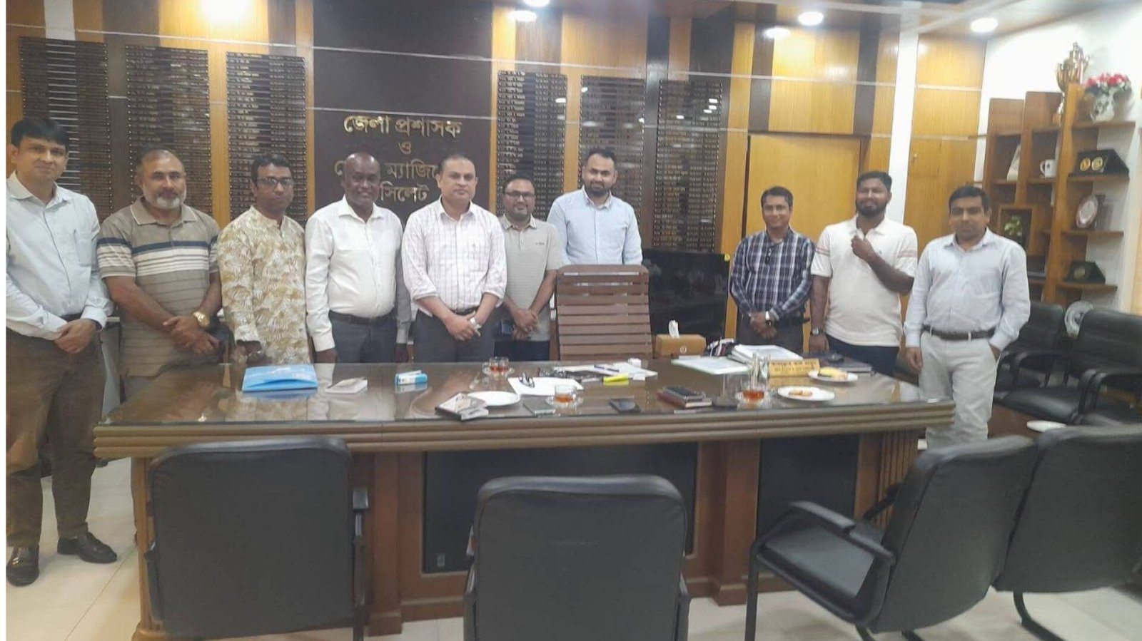 সিলেটের জেলা প্রশাসকের সঙ্গে দোয়ারাবাজার সমিতির নেতৃবৃন্দের সৌজন্য সাক্ষাৎ