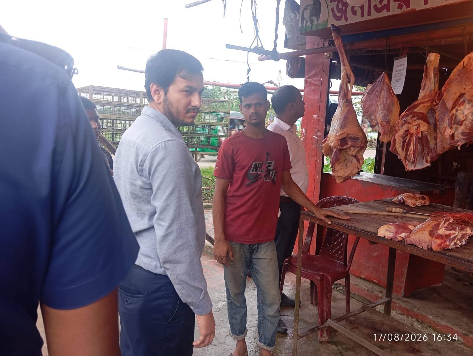 ছাতকে মোবাইল কোর্ট: চার প্রতিষ্ঠানকে ৪৫ হাজার টাকা জরিমানা, পচা মাংস জব্দ