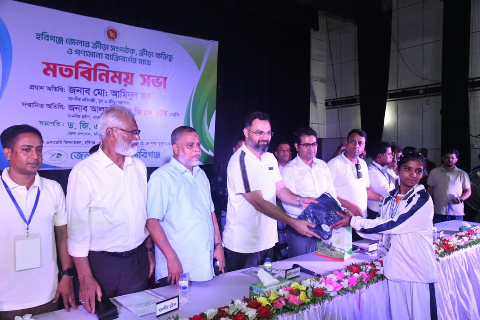 খেলাধুলাকে পেশা হিসেবে প্রতিষ্ঠিত করতে সরকার কাজ করছে: আমিনুল হক