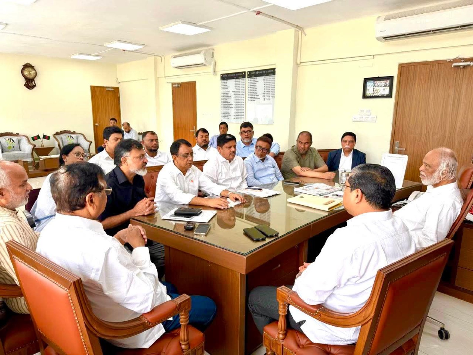 সিটি করপোরেশনের প্রশাসকদের সঙ্গে স্থানীয় সরকার মন্ত্রীর মতবিনিময়