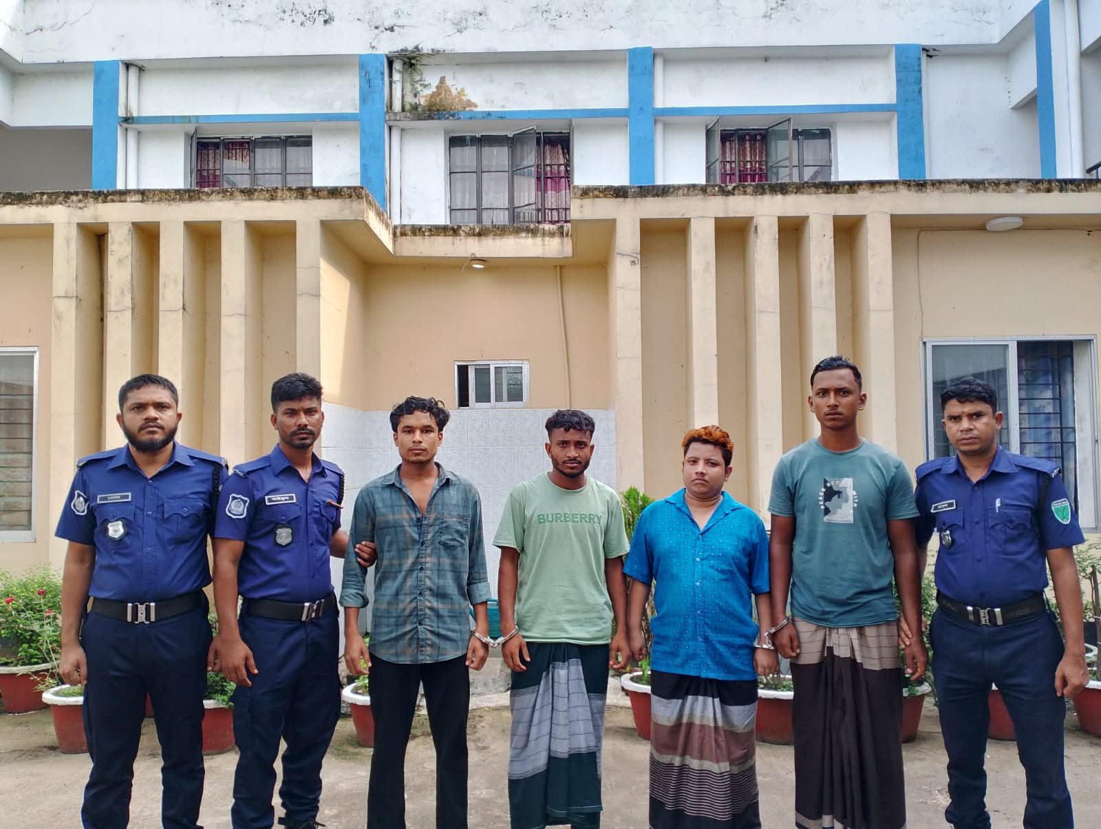কানাইঘাটে নিষিদ্ধ ছাত্রলীগের ঝটিকা মিছিল, সন্ত্রাসবিরোধী আইনে মামলা; গ্রেপ্তার ৪