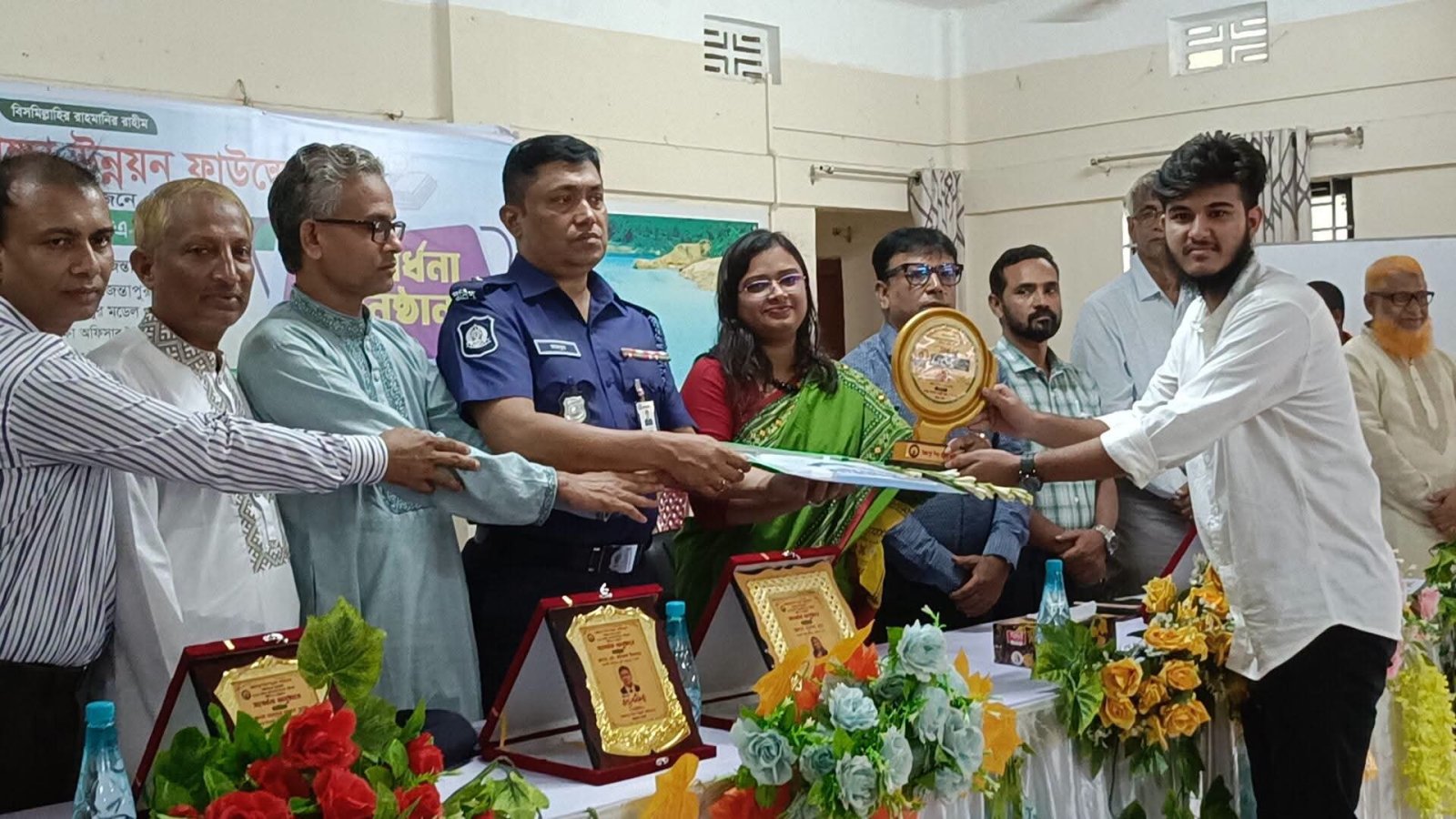 জৈন্তাপুরে ২৮ কৃতি শিক্ষার্থীকে সংবর্ধনা, শিক্ষাকে মানবিক মূল্যবোধের সঙ্গে এগিয়ে নেওয়ার আহ্বান