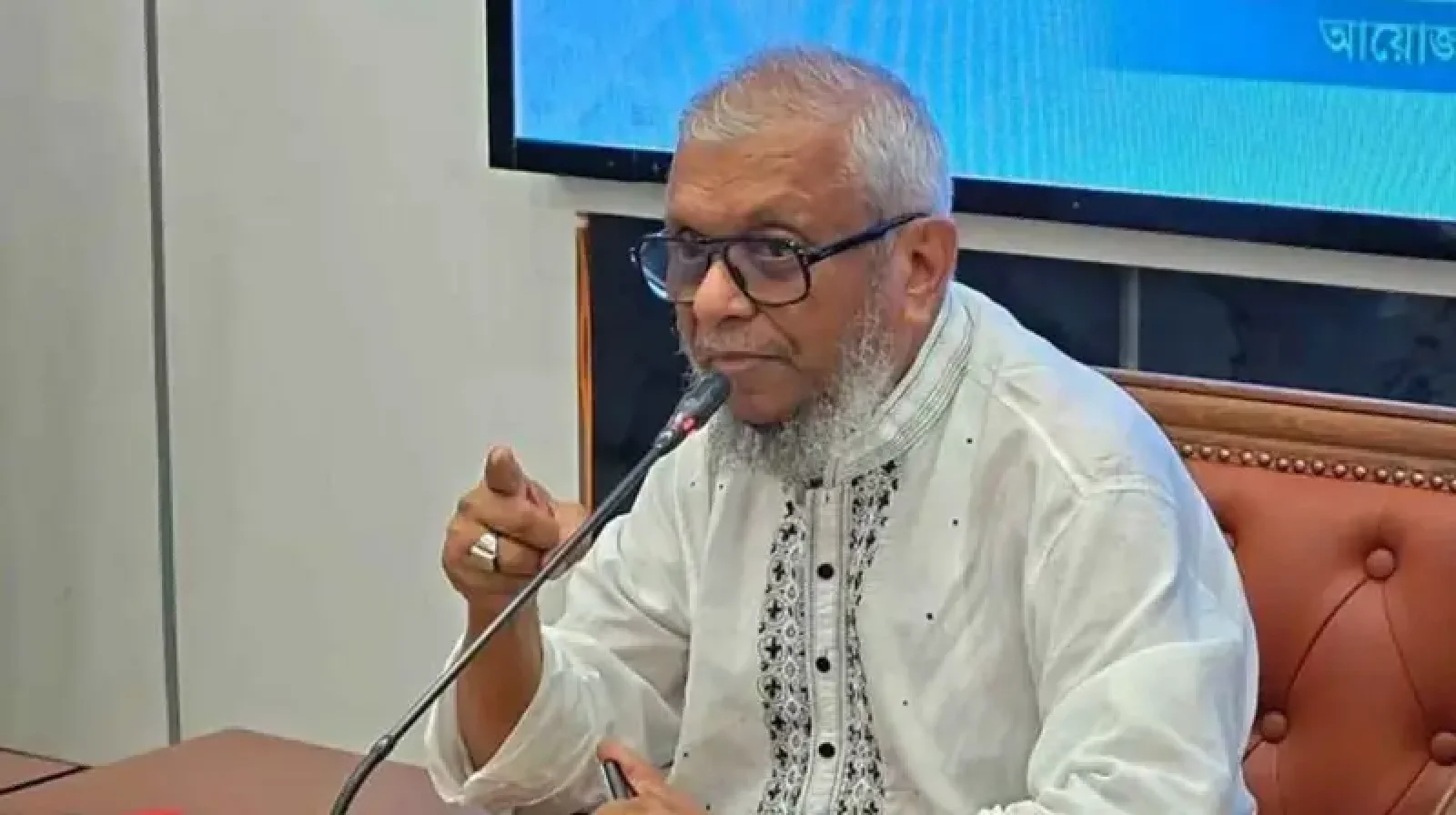 বিনা খরচে ১০ হাজার কর্মীকে মালয়েশিয়া পাঠাবে সরকার: প্রবাসী কল্যাণ মন্ত্রী