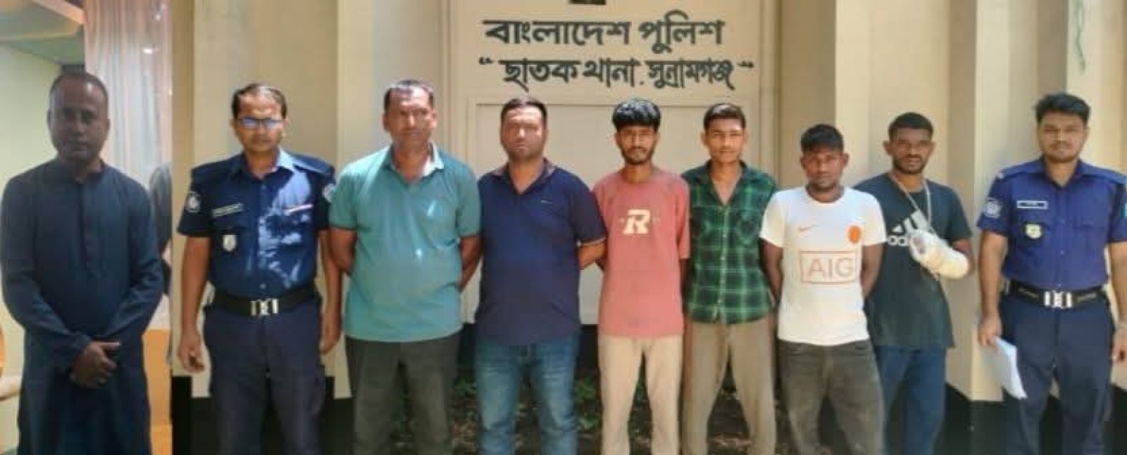 ছাতকে পুলিশের বিশেষ অভিযানে বিভিন্ন মামলার ৭ আসামি গ্রেপ্তার