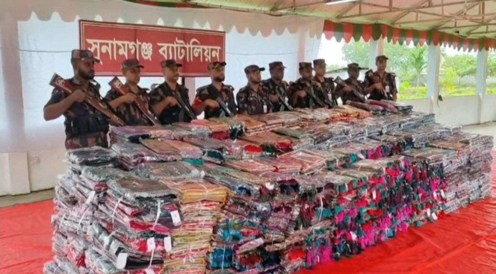 সুনামগঞ্জে বিজিবির অভিযানে ৩ কোটি ৫৮ লাখ টাকার ভারতীয় শাড়ি জব্দ