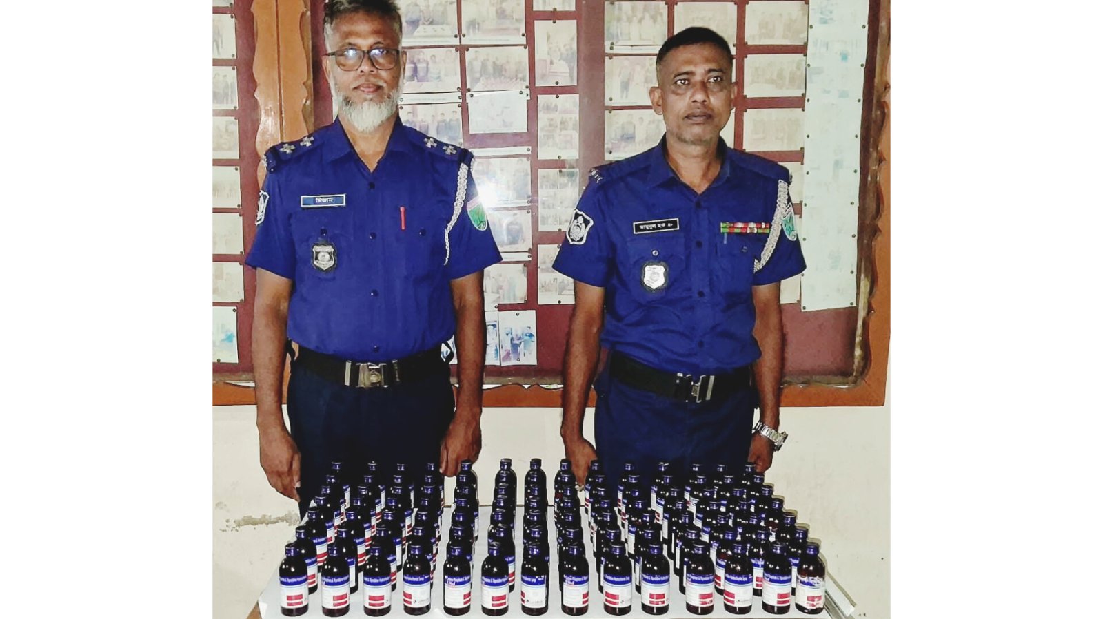 জকিগঞ্জে পুলিশ দেখে ২ ব্যাগ ফেলে পালালেন যুবক, মিলল ১০০ বোতল এসকাফ