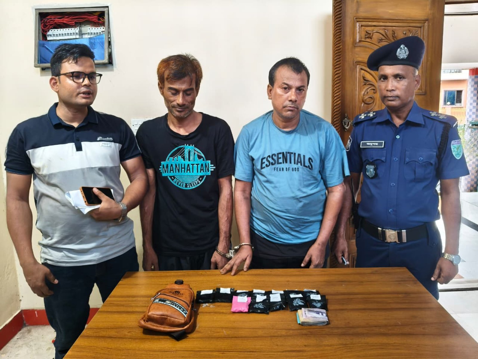 গোলাপগঞ্জে ২১০০ পিস ইয়াবাসহ দুইজন আটক