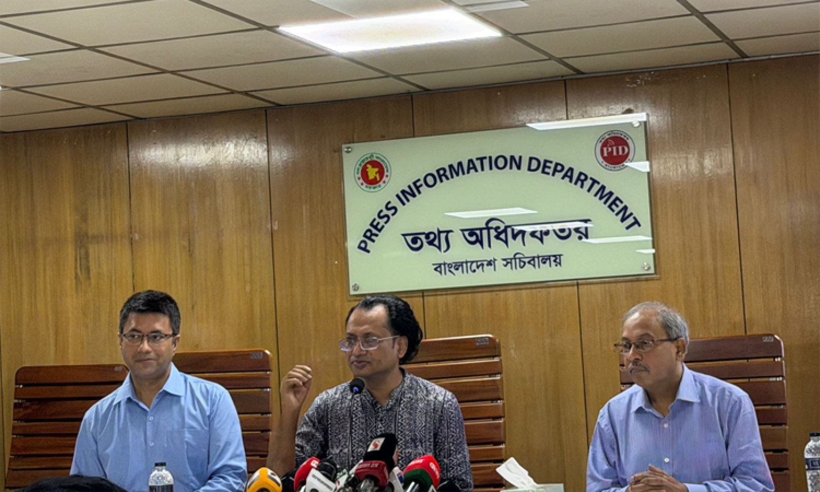 সাংবাদিকদের চাকরি-জীবিকার নিশ্চয়তায় দ্রুত নতুন ওয়েজ বোর্ড: তথ্য উপদেষ্টা