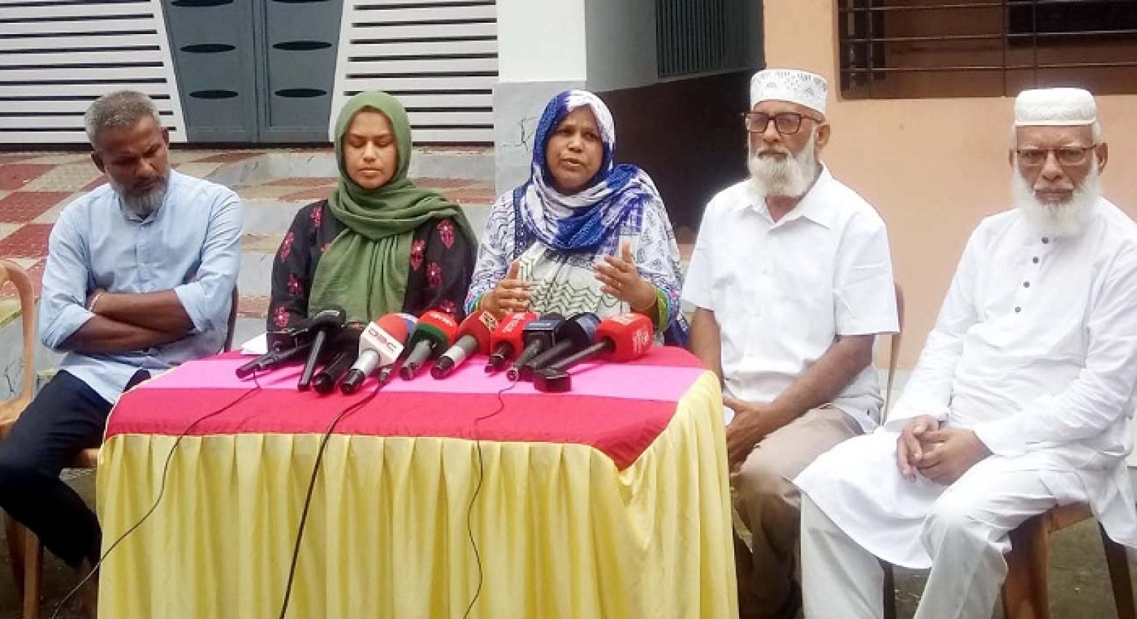 সিলেটে ট্রিপল মার্ডার: স্বরাষ্ট্রমন্ত্রীর আশ্বাসে আশাবাদী পরিবার, সুষ্ঠু বিচার না হলে পরবর্তী সিদ্ধান্ত