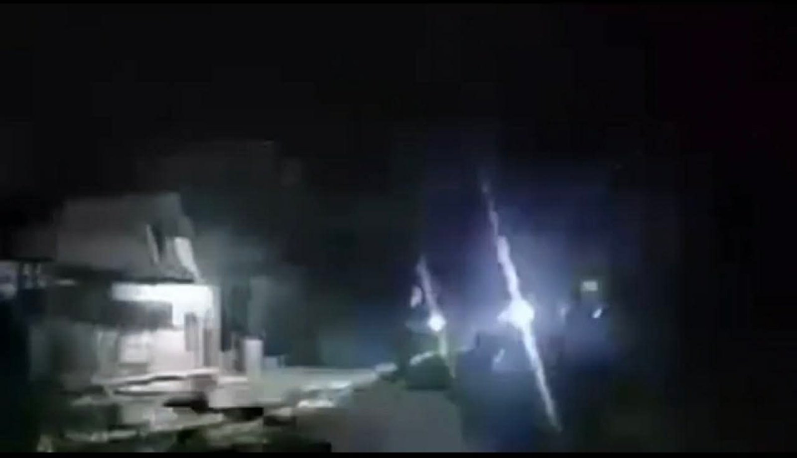 ডাক্তারের সিরিয়াল নেওয়া নিয়ে রাতে টর্চলাইট জ্বালিয়ে সংঘর্ষ, আহত ৩০