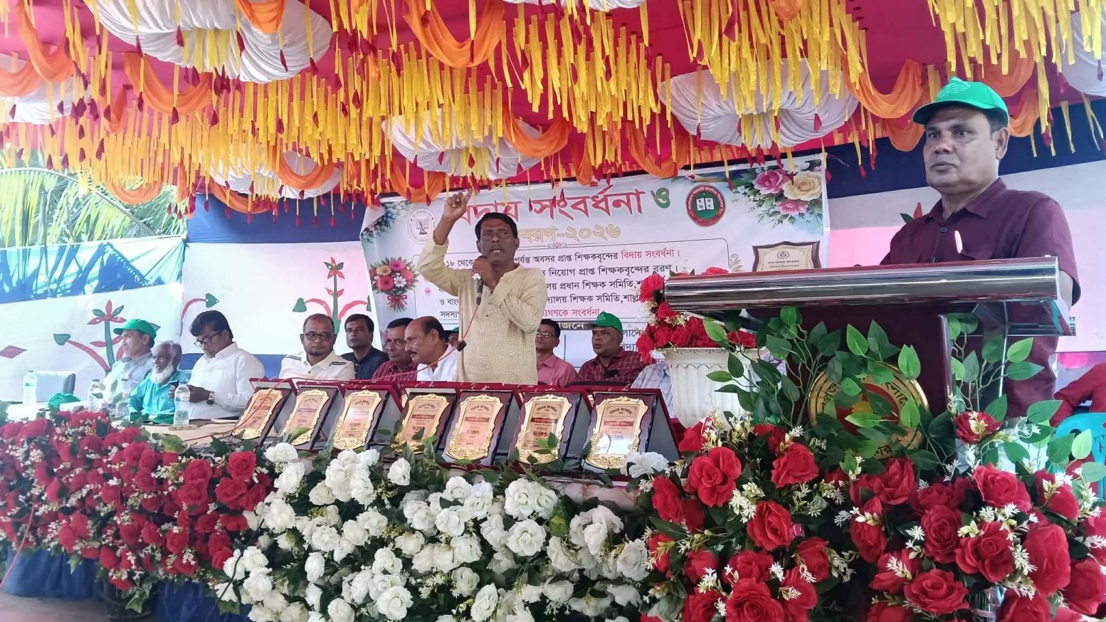 শাল্লায় উৎসবমুখর পরিবেশে প্রাথমিক শিক্ষকদের বিদায় সংবর্ধনা ও নবীনবরণ