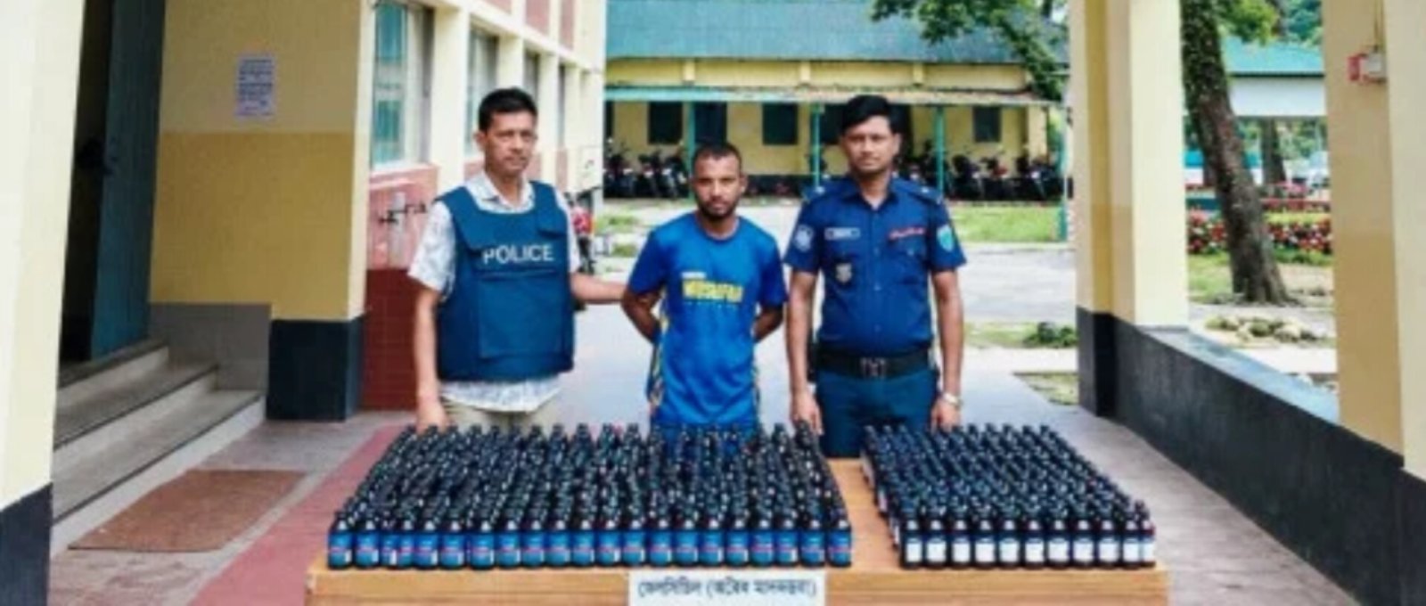 কোম্পানীগঞ্জে ৬৯৩ বোতল ভারতীয় মাদক উদ্ধার, ট্রাকসহ গ্রেপ্তার ১