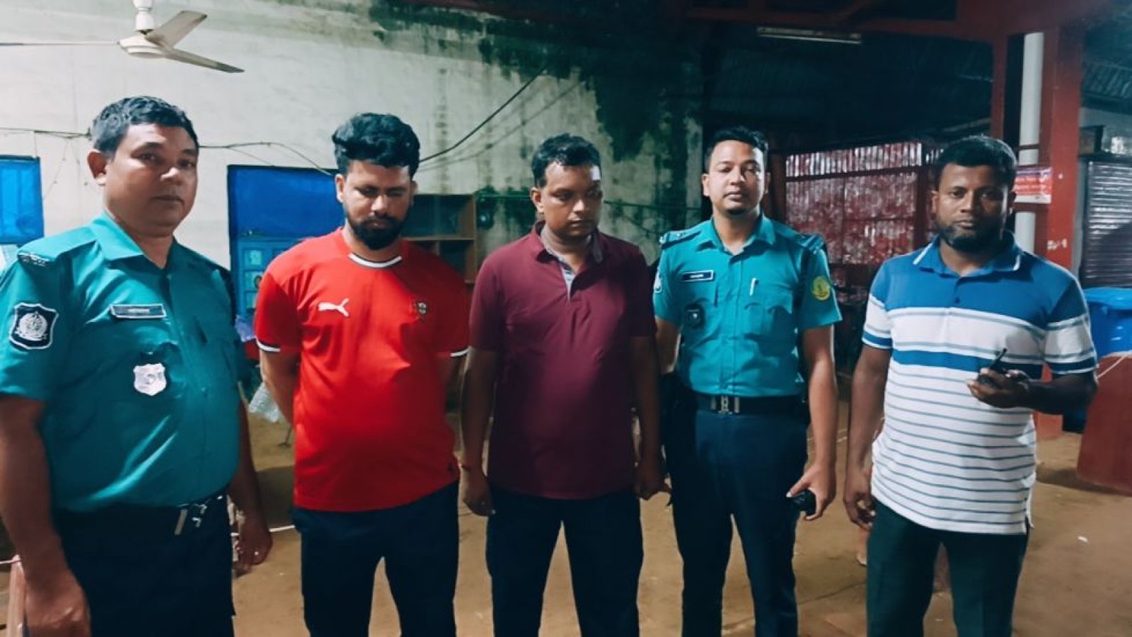 সিলেট রেলস্টেশনে টিকিট কালোবাজারির অভিযোগ, আটক আরএনবির দুই সদস্য