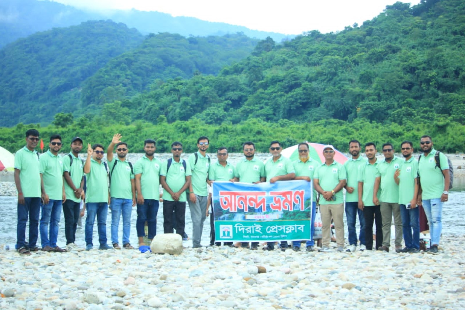 দিরাই প্রেসক্লাবের আয়োজনে আনন্দ ভ্রমণ