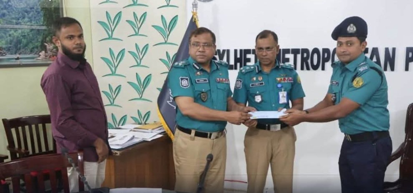 এসএমপির মাসিক অপরাধ পর্যালোচনা সভায় পুরস্কৃত বন্দরবাজার ফাঁড়ির ইনচার্জ শহিদুল ইসলাম