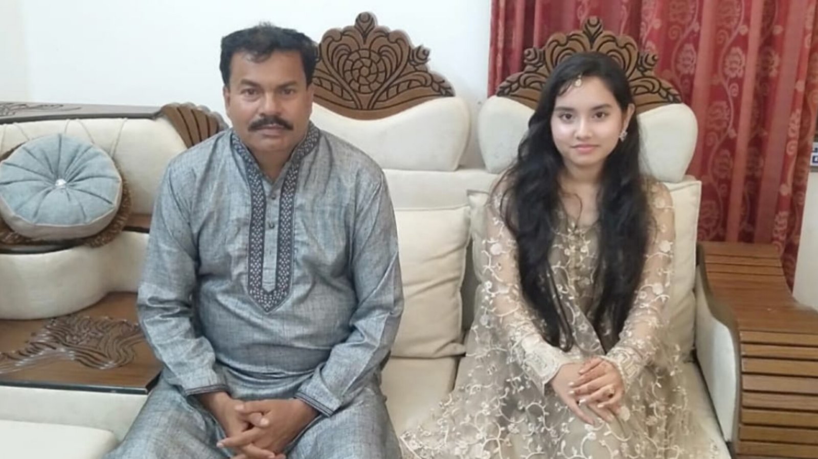 জিপিএ-৫ পেয়ে সাফল্যের আলো ছড়ালেন এসআই নবী হোসেনের মেয়ে ইতি