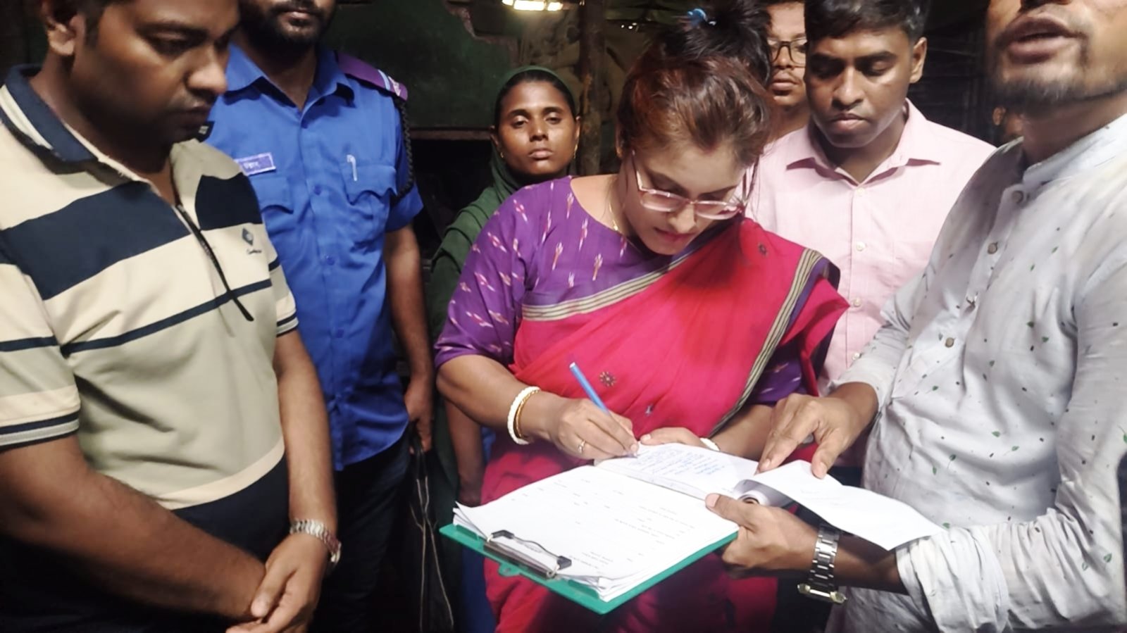 জামালগঞ্জে বিষাক্ত রং ও মেয়াদোত্তীর্ণ খাবার বিক্রি, ৩ প্রতিষ্ঠানকে জরিমানা ১ লাখ ৮০ হাজার টাকা