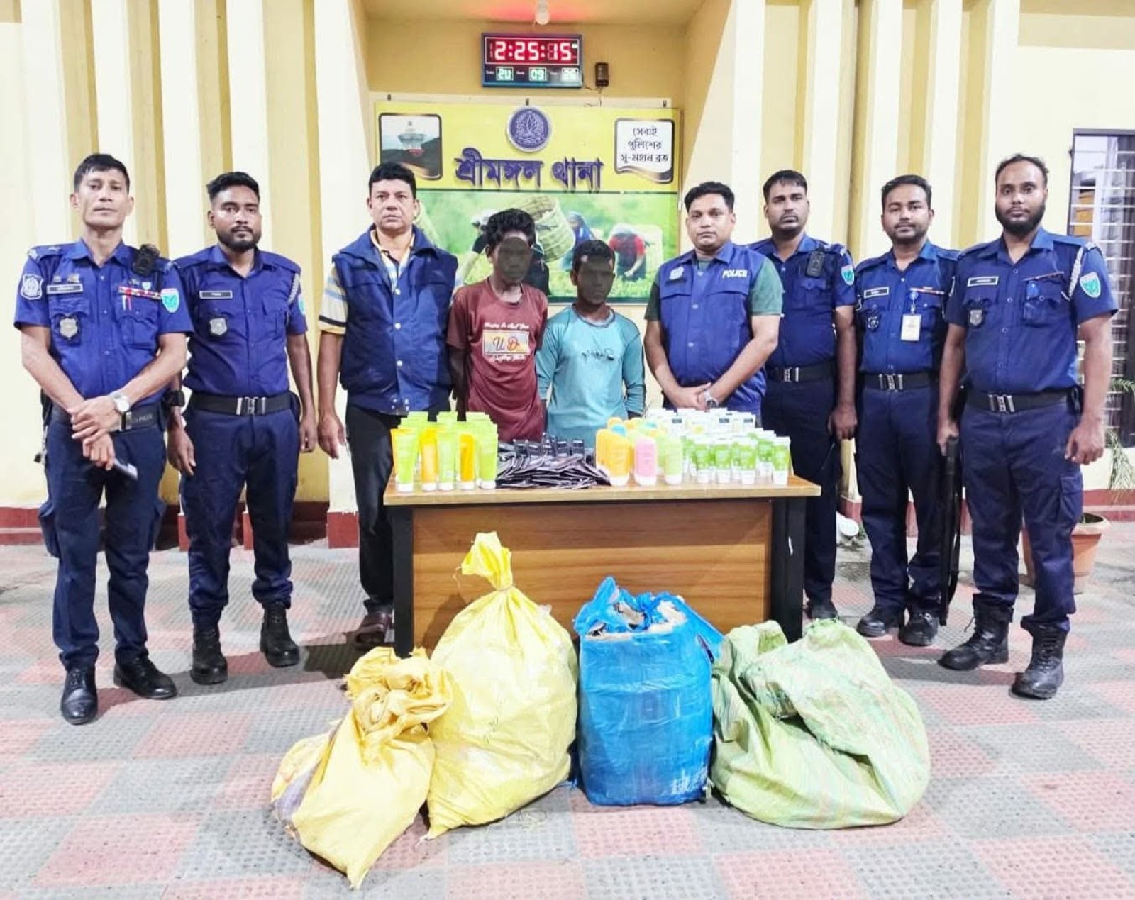 শ্রীমঙ্গলে ভারতীয় প্রসাধনীর চালান জব্দ, আটক ২