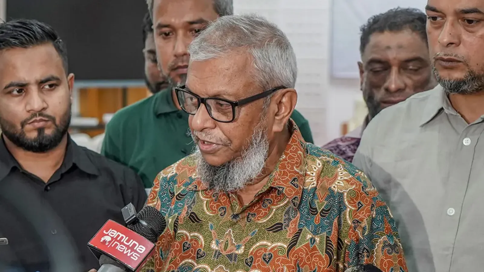 প্রবাসীদের স্বার্থে সরকার কূটনৈতিক চ্যানেলে সর্বোচ্চ প্রচেষ্টা চালাচ্ছে: প্রবাসী কল্যাণমন্ত্রী