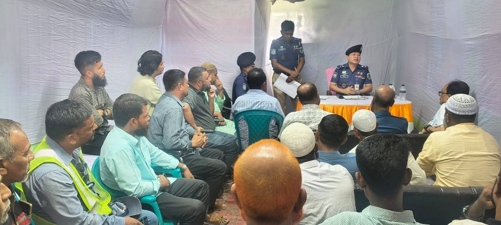 খাঁটিহাতা বিশ্বরোড মোড়ে যানজট ও দুর্ঘটনা ঝুঁকি নিরসনে সচেতনতামূলক সভা