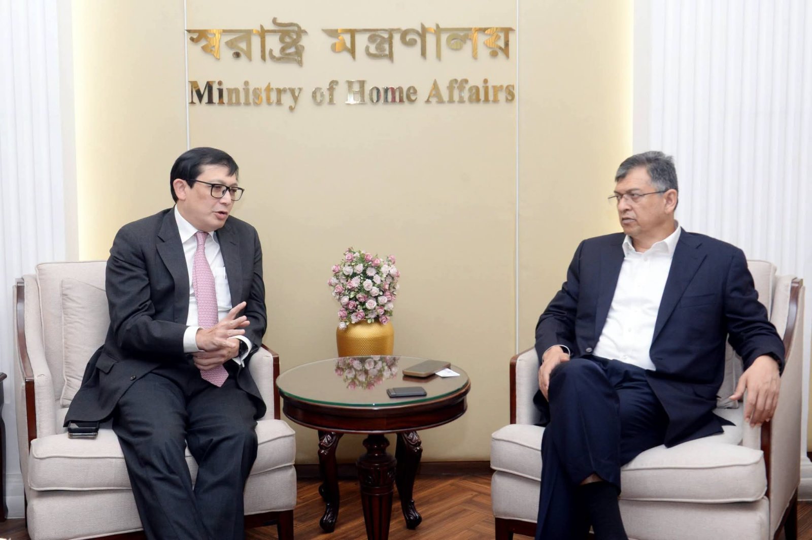 স্বরাষ্ট্রমন্ত্রীর সঙ্গে সিঙ্গাপুরের বিদায়ী চার্জ দ্য অ্যাফেয়ার্সের সাক্ষাৎ