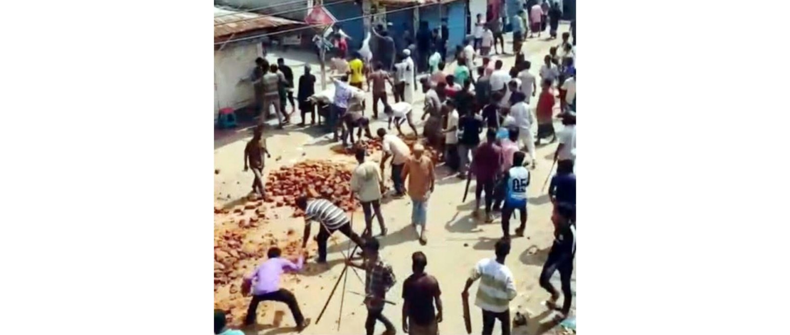 বাহুবল বাজারে সিএনজি-টমটম স্ট্যান্ড দখল নিয়ে সংঘর্ষ, আহত ২০