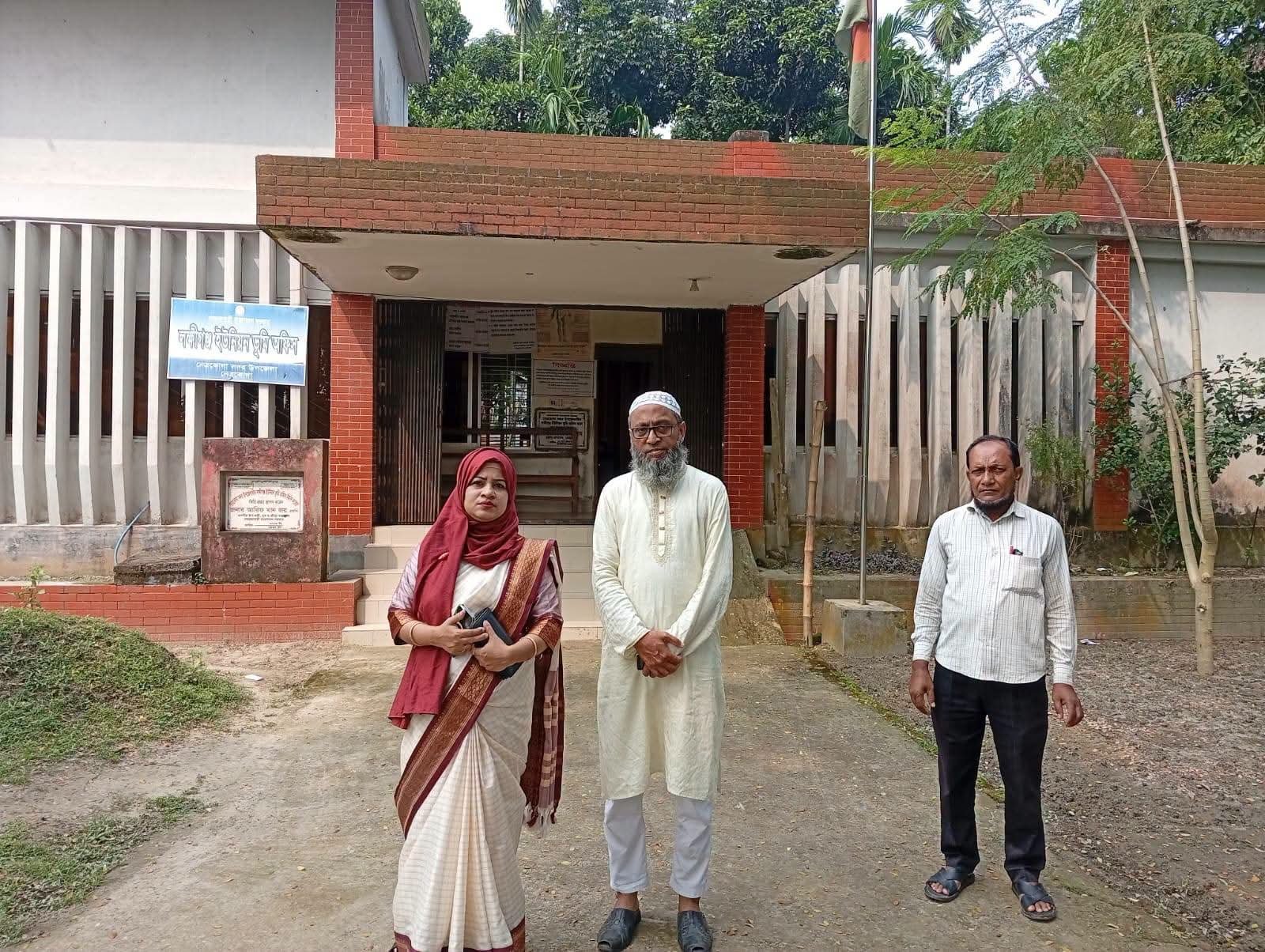 সেবার মান দেখতে মাঠে অতিরিক্ত জেলা প্রশাসক, পরিদর্শনে দুই ভূমি অফিস