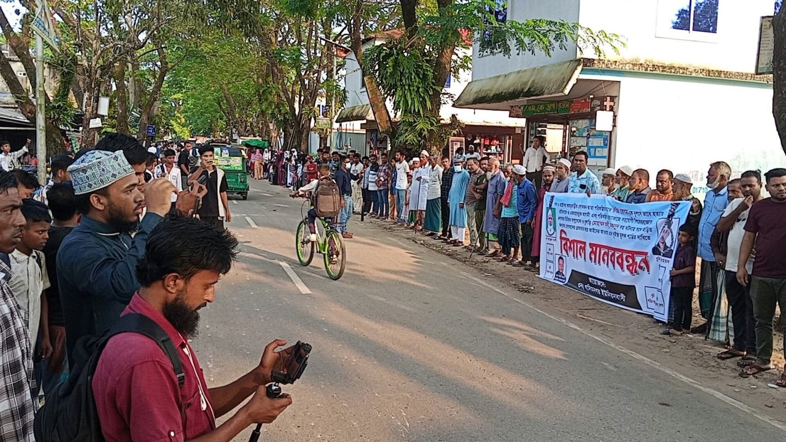 রুজি বেগমের মৃত্যুর ঘটনায় মানববন্ধন, এজাহারভুক্ত আসামিদের দ্রুত গ্রেপ্তারের দাবি