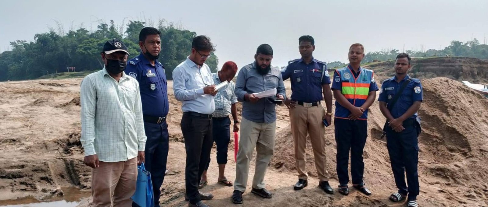 মরাচেলা নদীর পাড় কেটে ২৫ লাখ ঘনফুট বালু উত্তোলনের অভিযোগ, ৩৭ জনের বিরুদ্ধে মামলা
