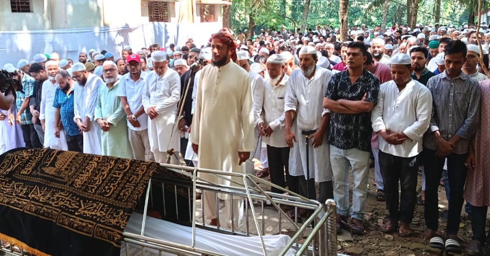 রাউজানে সাবেক ছাত্রলীগ সাধারণ সম্পাদক রোটনের জানাজা সম্পন্ন, বাবার কবরের পাশে দাফন