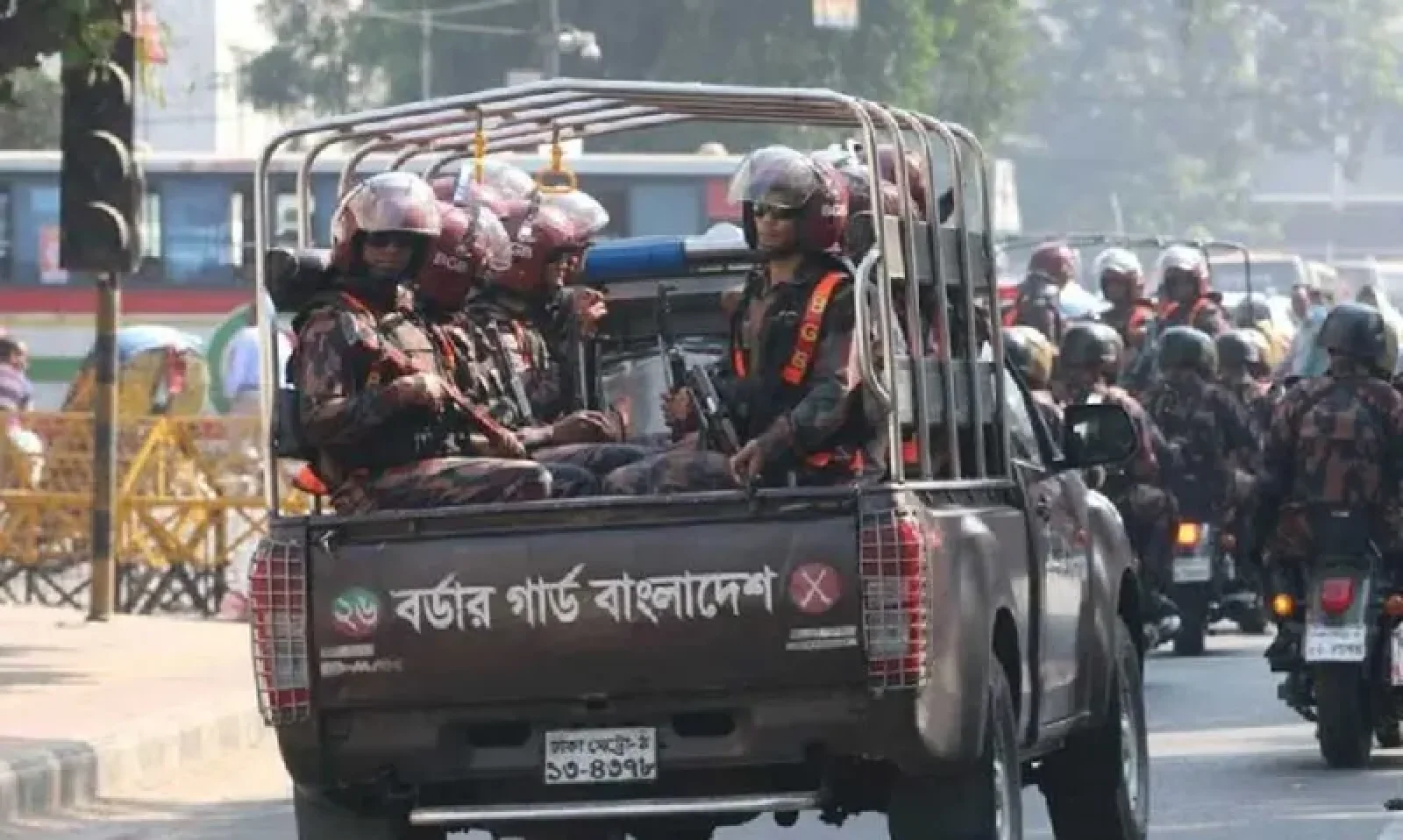 দেশজুড়ে ১০ হাজার বিজিবি সদস্য মোতায়েন