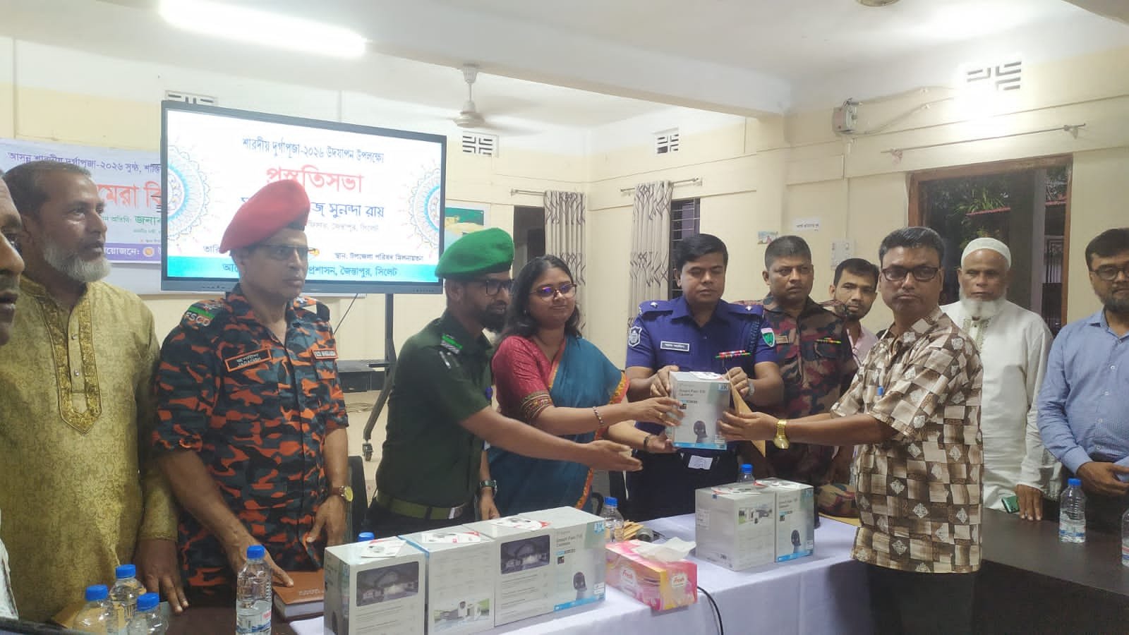 জৈন্তাপুরে দুর্গাপূজার প্রস্তুতি সভা: ২১ মণ্ডপে সিসি ক্যামেরা ও অনুদান বিতরণ