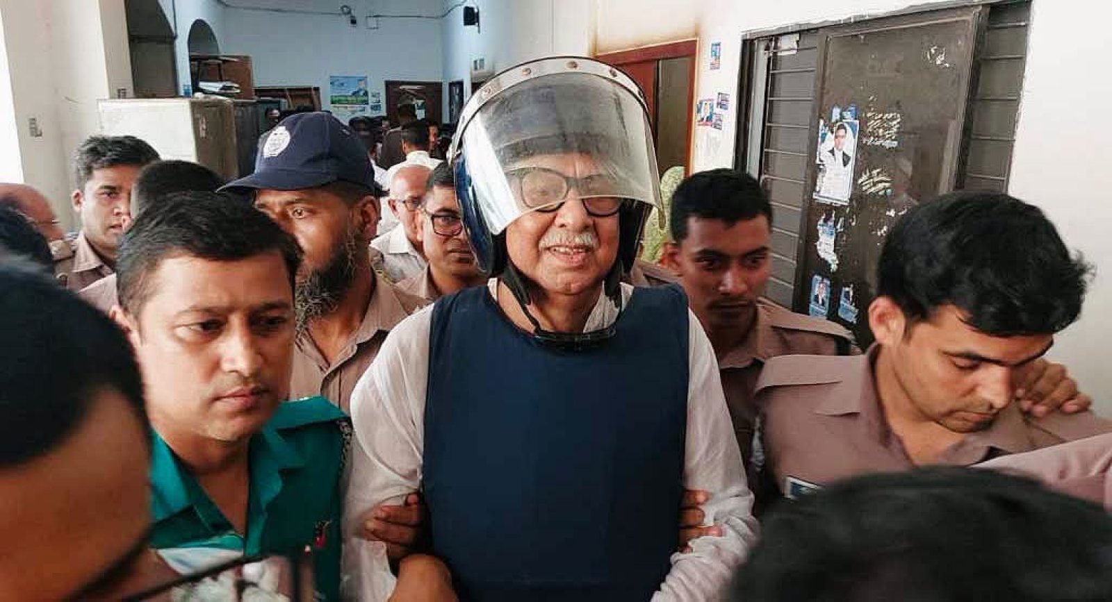 জামিনের পর নতুন মামলায় গ্রেপ্তার সুলতান মনসুর, আদালতে বললেন ‘তিন দিনে চার মামলা’