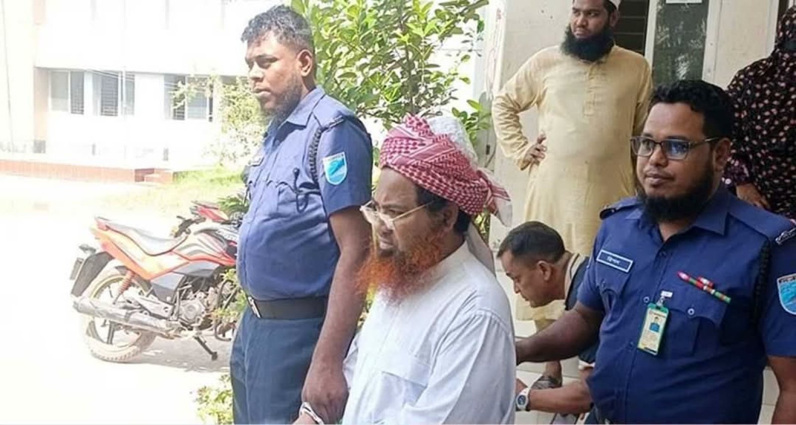 ঝাড়ফুঁকের কথা বলে কিশোরীকে ধর্ষণচেষ্টার অভিযোগ, মাদরাসার প্রিন্সিপাল গ্রেপ্তার