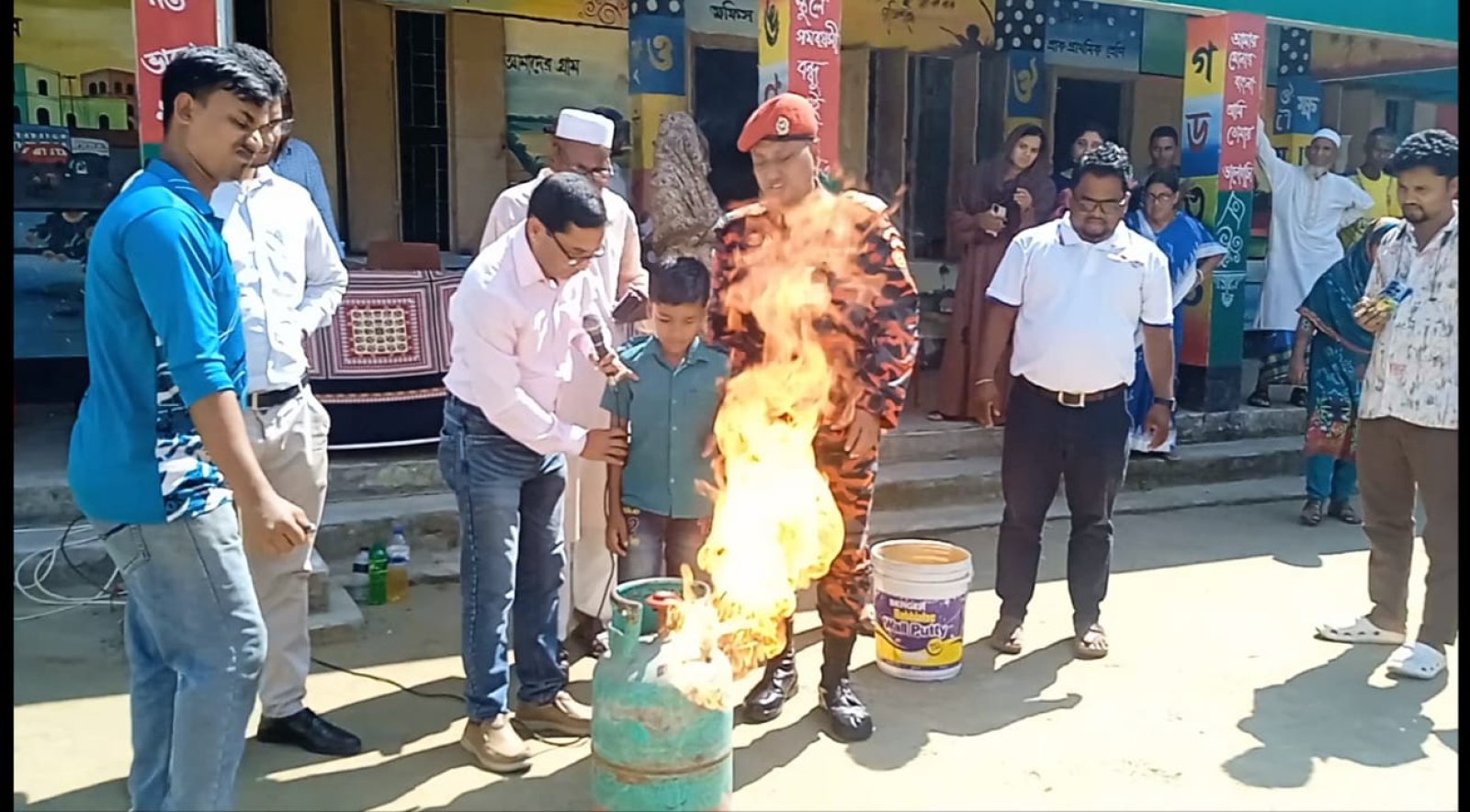 জামালগঞ্জে দুর্যোগ মোকাবিলায় অগ্নিনির্বাপণ ও উদ্ধার মহড়া