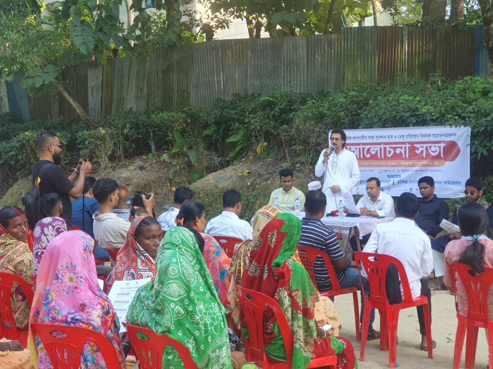 তারাপুর চা বাগানে হাম-ডেঙ্গু প্রতিরোধে সচেতনতামূলক সভা, লিফলেট বিতরণ