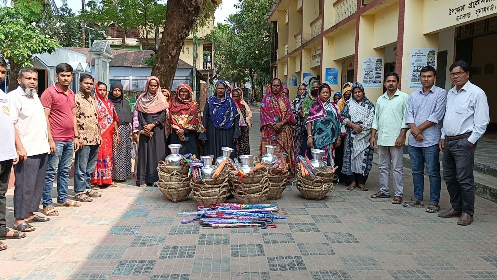 জামালগঞ্জে এলসিএসের ৭০ নারী কর্মী পেলেন কাজের সরঞ্জাম