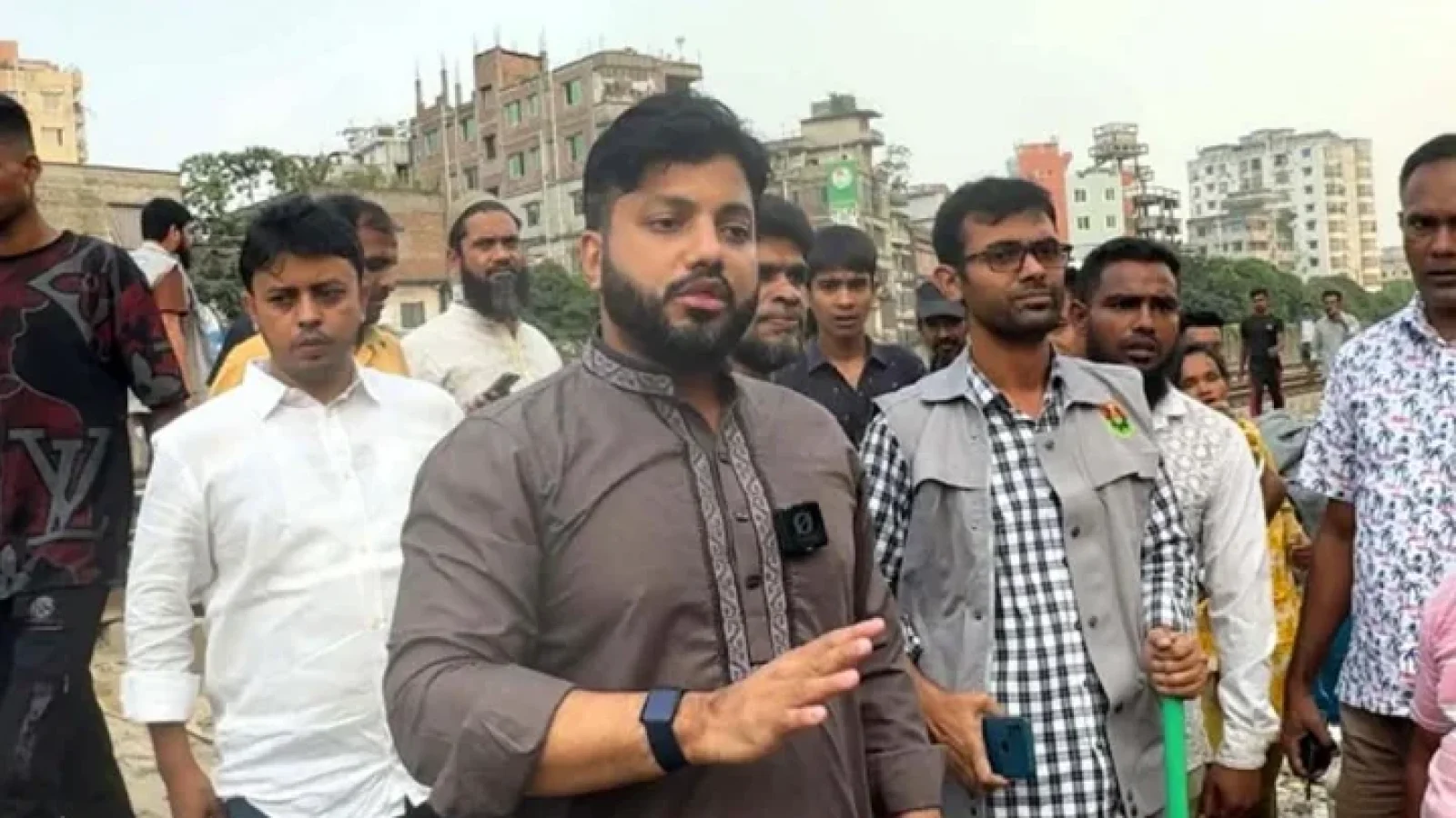 আত্মরক্ষার্থেই অস্ত্র উঁচিয়েছিলাম’, বিভ্রান্তি ছড়ানোর অভিযোগ ইশরাকের