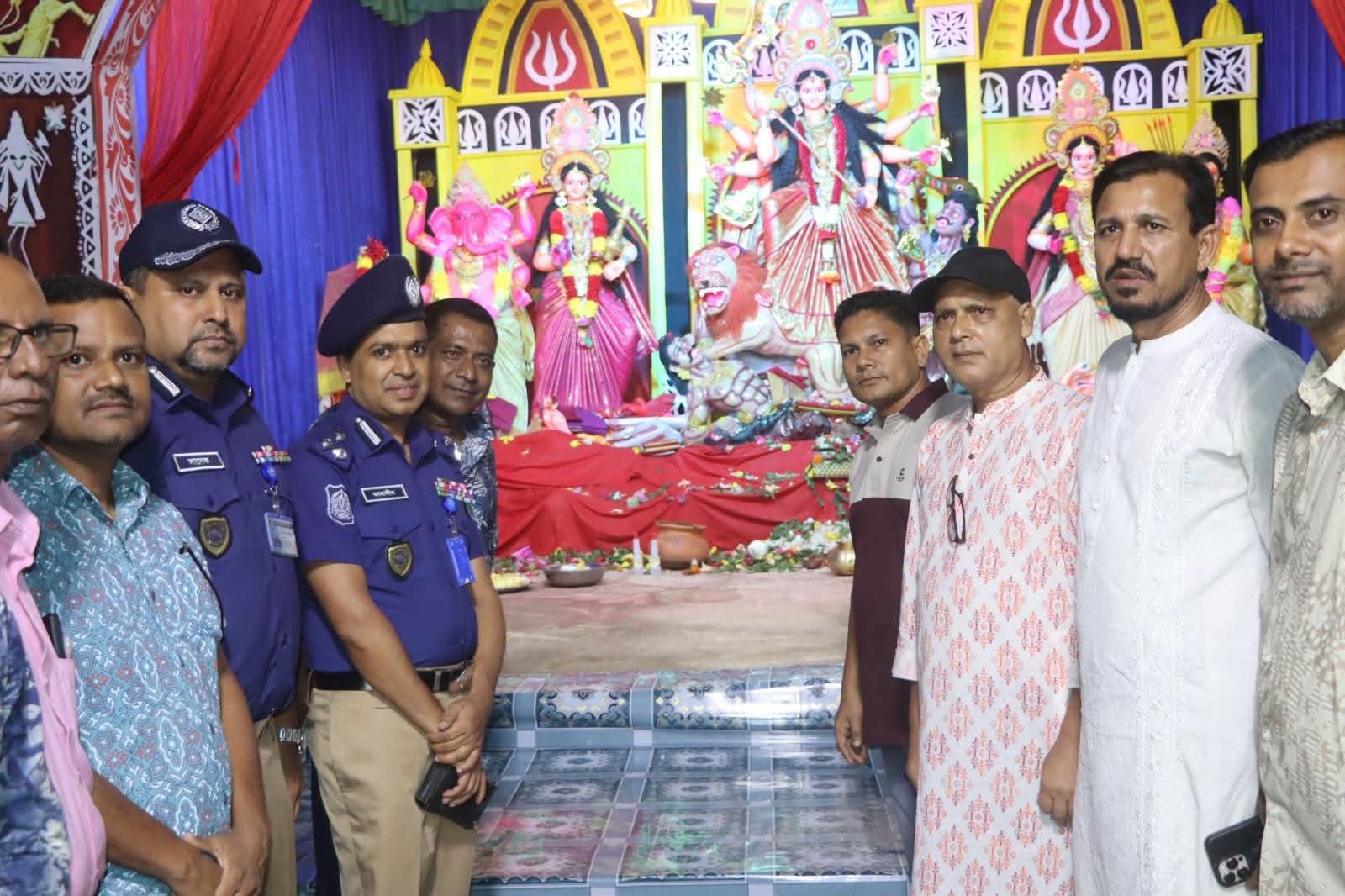 দুর্গাপূজার নিরাপত্তা পর্যবেক্ষণে গোলাপগঞ্জে সিলেট রেঞ্জের ডিআইজি