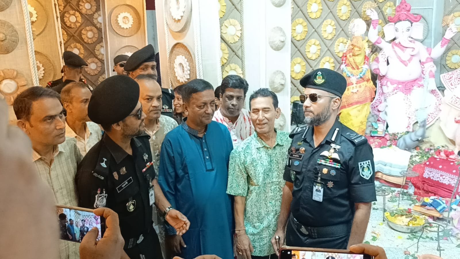 পূজামণ্ডপ পরিদর্শনে এসআরবি-৯ অধিনায়ক, নিরাপত্তা নিশ্চিতে নানা নির্দেশনা