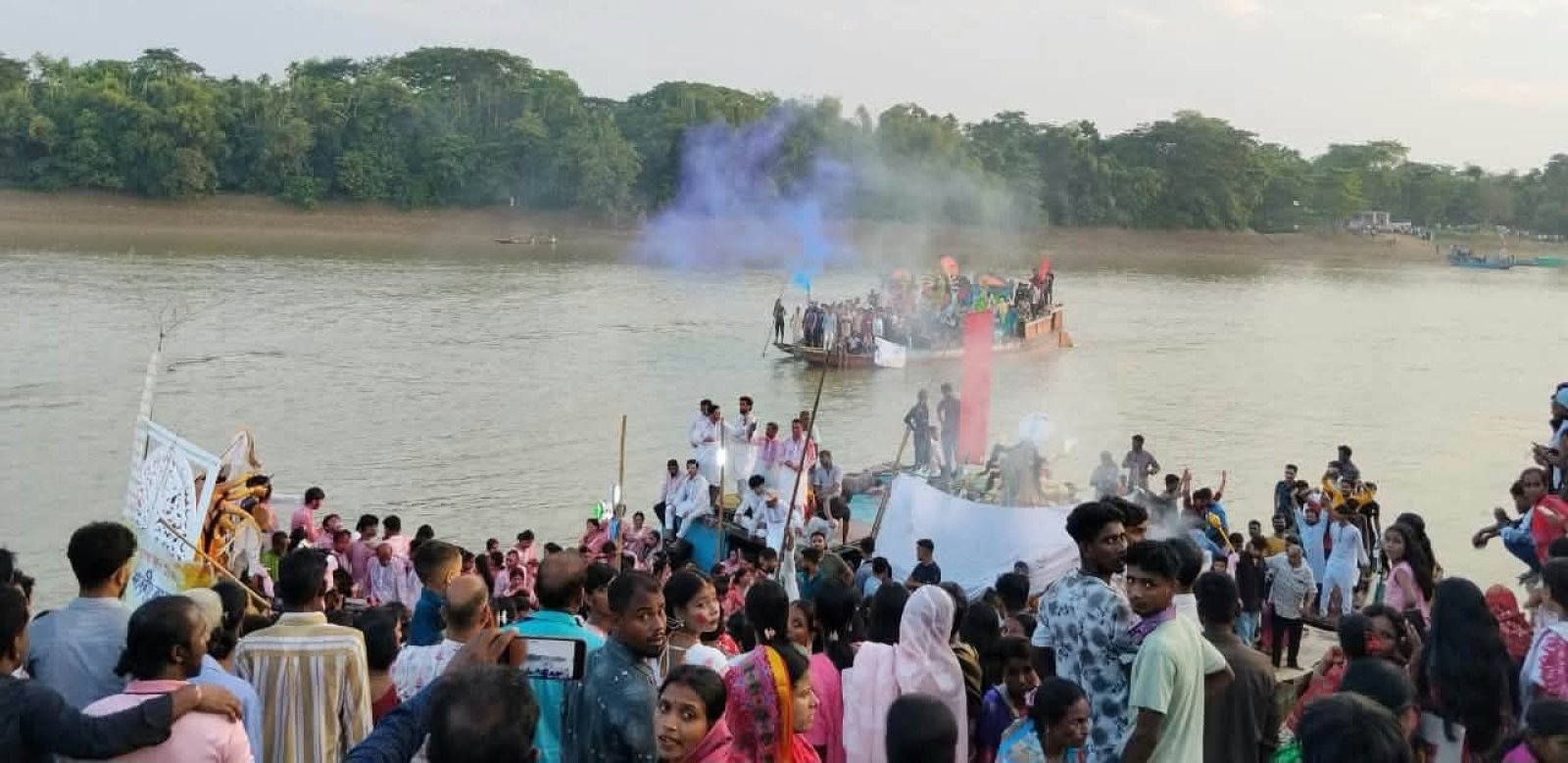 বালাগঞ্জে প্রতিমা বিসর্জনে সম্পন্ন শারদীয় দুর্গোৎসব, কুশিয়ারা নদীর দুই পাড়ে ভক্তদের ঢল