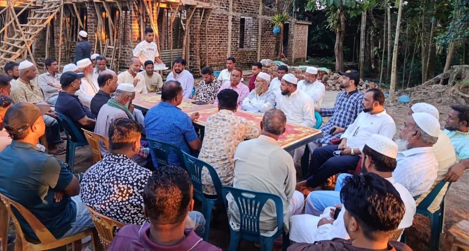 নিহত যুবদল নেতা বদরুলের পরিবারের পাশে আব্দুল হাকিম চৌধুরী, সহযোগিতার আশ্বাস