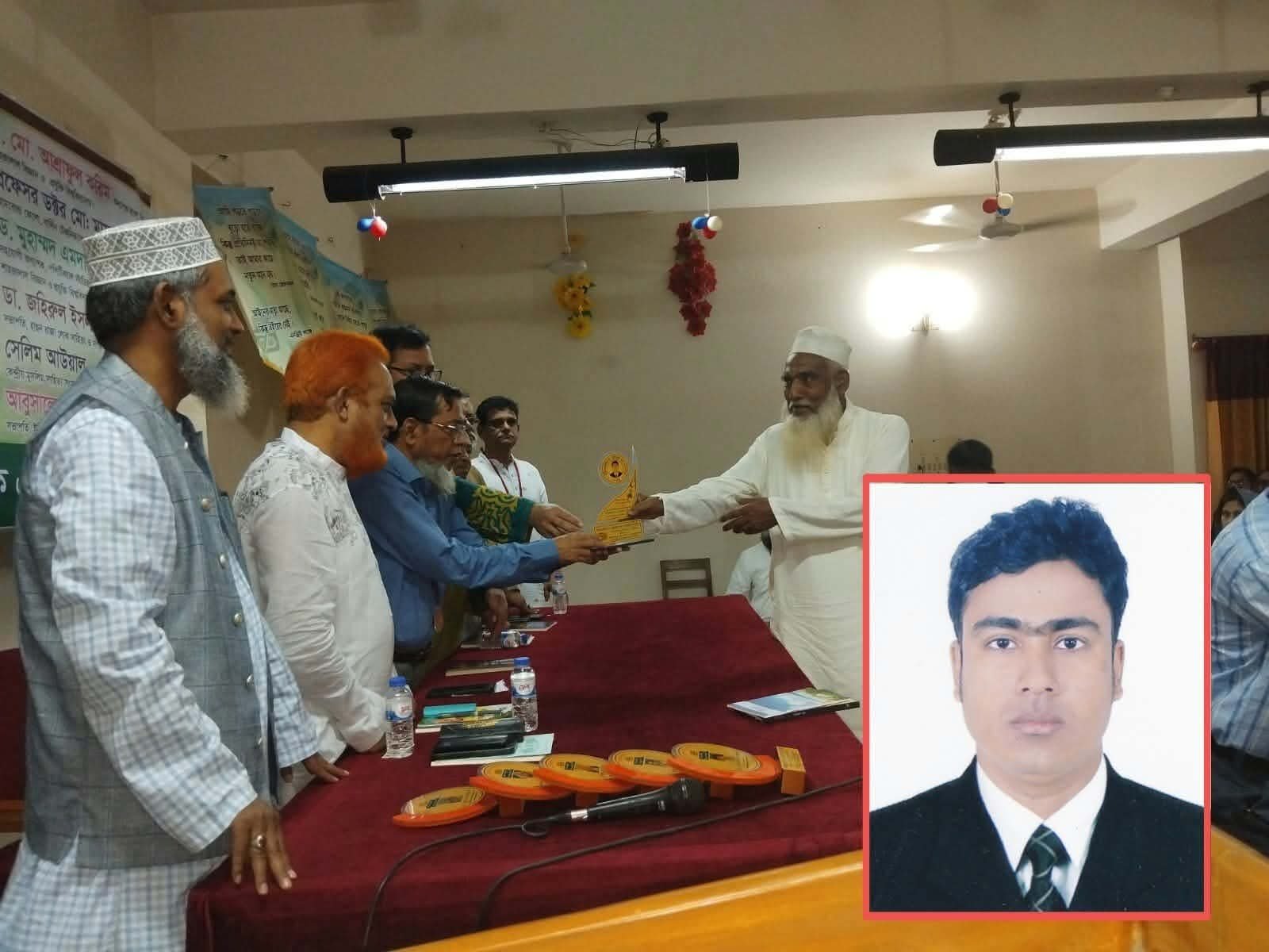 রম্য লেখালেখিতে ‘ড. মুমিনুল হক অ্যাওয়ার্ড’ পেলেন মাহবুবুর রশিদ