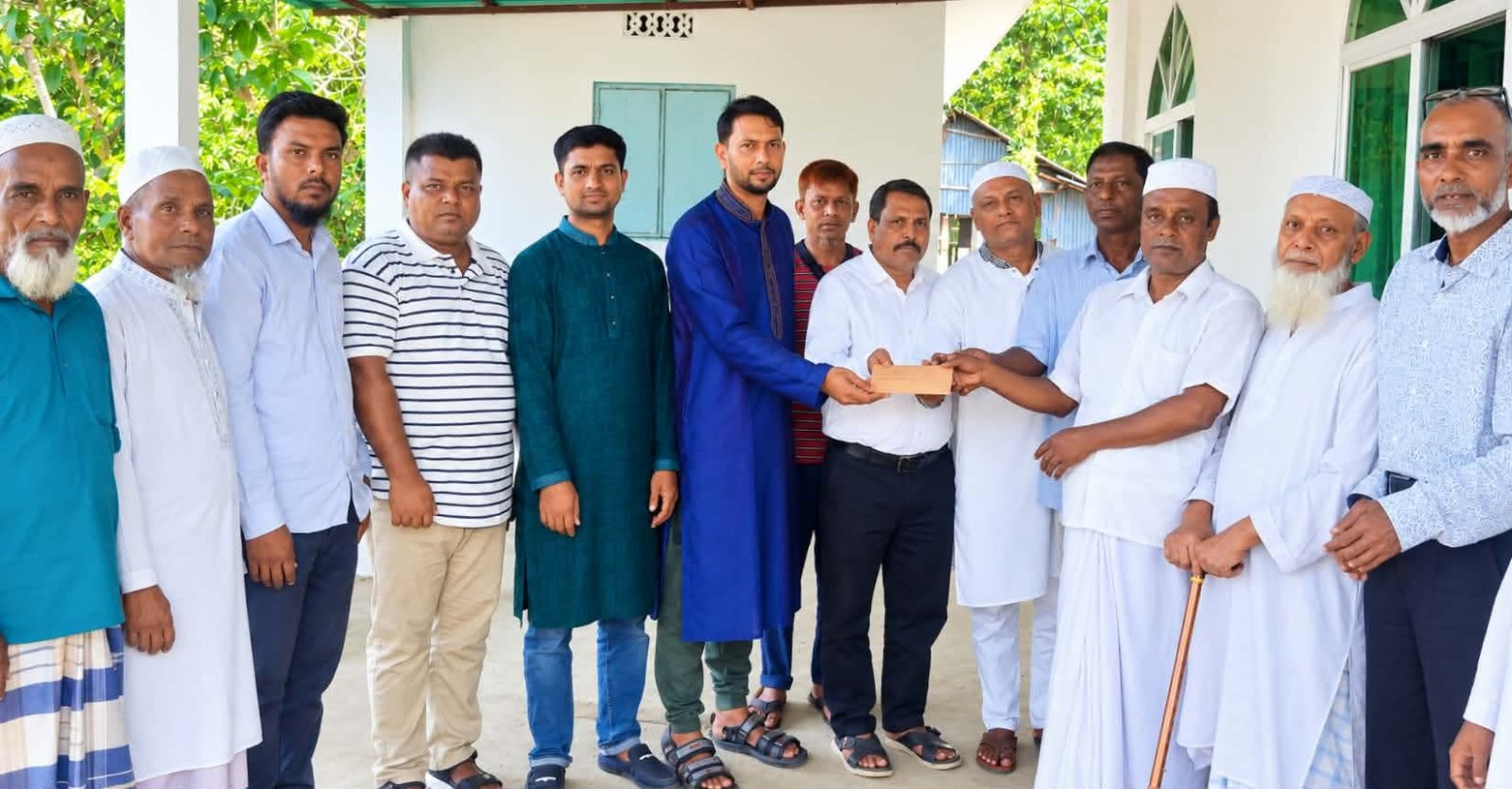 বড়বাঙ্গার ভাঙনঝুঁকিতে দেওয়ান বাজার জামে মসজিদ, গার্ড ওয়াল নির্মাণে প্রবাসীদের ৫৫ হাজার টাকা অনুদান